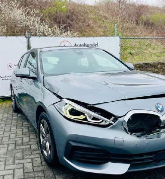damaged commercial vehicles BMW 1-serie 1 Lim. 116 d Advantage 2022/1
