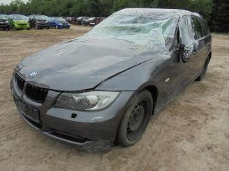 damaged passenger cars BMW 3-serie 3 serie Touring (E91), Combi, 2004 / 2012 320d 16V 2007/9