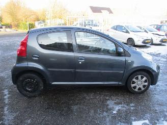 Peugeot 107 1.0-12V XS Airco picture 8