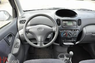 Toyota Yaris-verso 1.3-16V VVT-i Luna E picture 5
