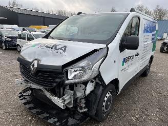 Vaurioauto  passenger cars Renault Trafic 1.6 DCI 2018/3