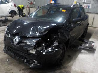 Voiture accidenté Renault Clio Clio IV Estate/Grandtour (7R) Combi 5-drs 1.5 Energy dCi 75 FAP (K9K-6=
12) [55kW]  (01-2013/08-2021) 2015/6
