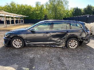 uszkodzony samochody osobowe Volkswagen Passat COMFORTLINE 2018/1